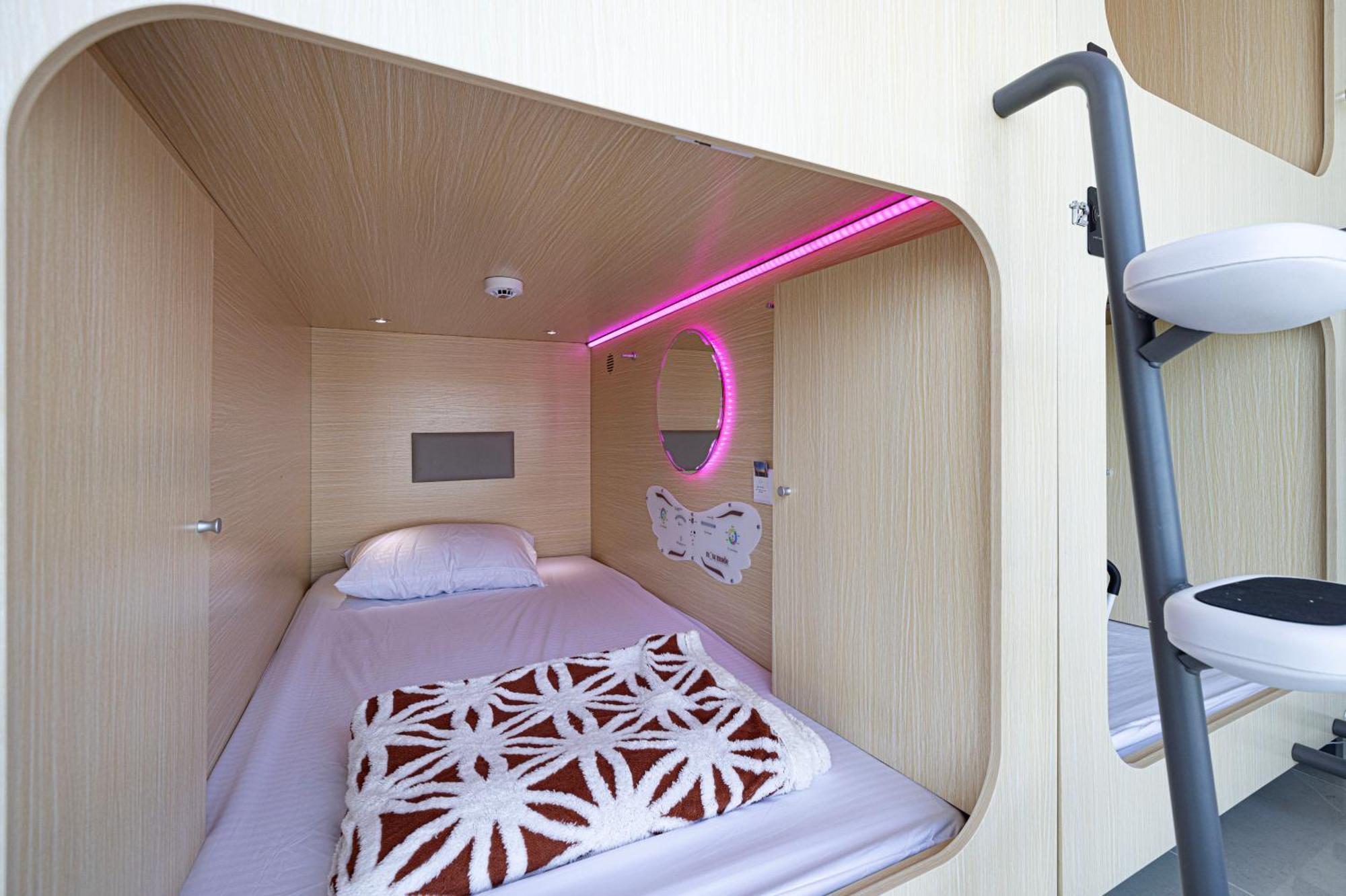 Capsule Experience Duplex - Panoramic Sea View - Nowmade La Marina Hostel Dubai Exterior photo